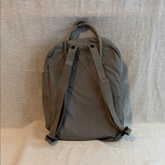 Fjallraven Kanken Bag Gray - Picture 2 of 7